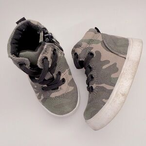 Baby GAP Camouflage High-Top Sneakers - size 5